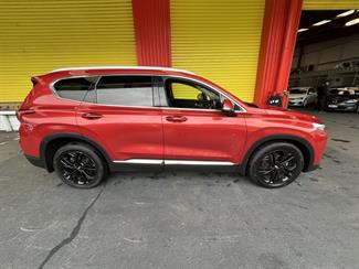 2018 Hyundai Santa Fe - Thumbnail