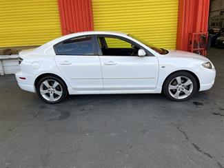 2005 Mazda Axela - Thumbnail