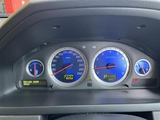 2011 Volvo XC90 - Thumbnail