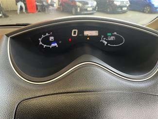 2012 Nissan Serena - Thumbnail