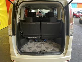 2012 Nissan Serena - Thumbnail