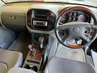 1999 Mitsubishi Pajero - Thumbnail