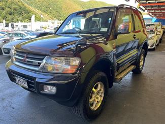 1999 Mitsubishi Pajero - Thumbnail