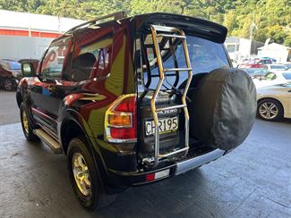 1999 Mitsubishi Pajero - Thumbnail