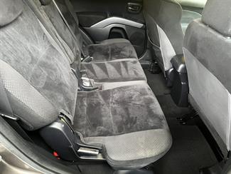 2011 Mitsubishi Outlander - Thumbnail