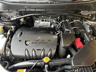 2011 Mitsubishi Outlander - Thumbnail