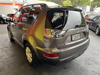 2011 Mitsubishi Outlander - Thumbnail
