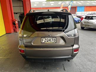2011 Mitsubishi Outlander - Thumbnail