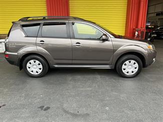 2011 Mitsubishi Outlander - Thumbnail