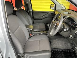 2011 Nissan Navara - Thumbnail