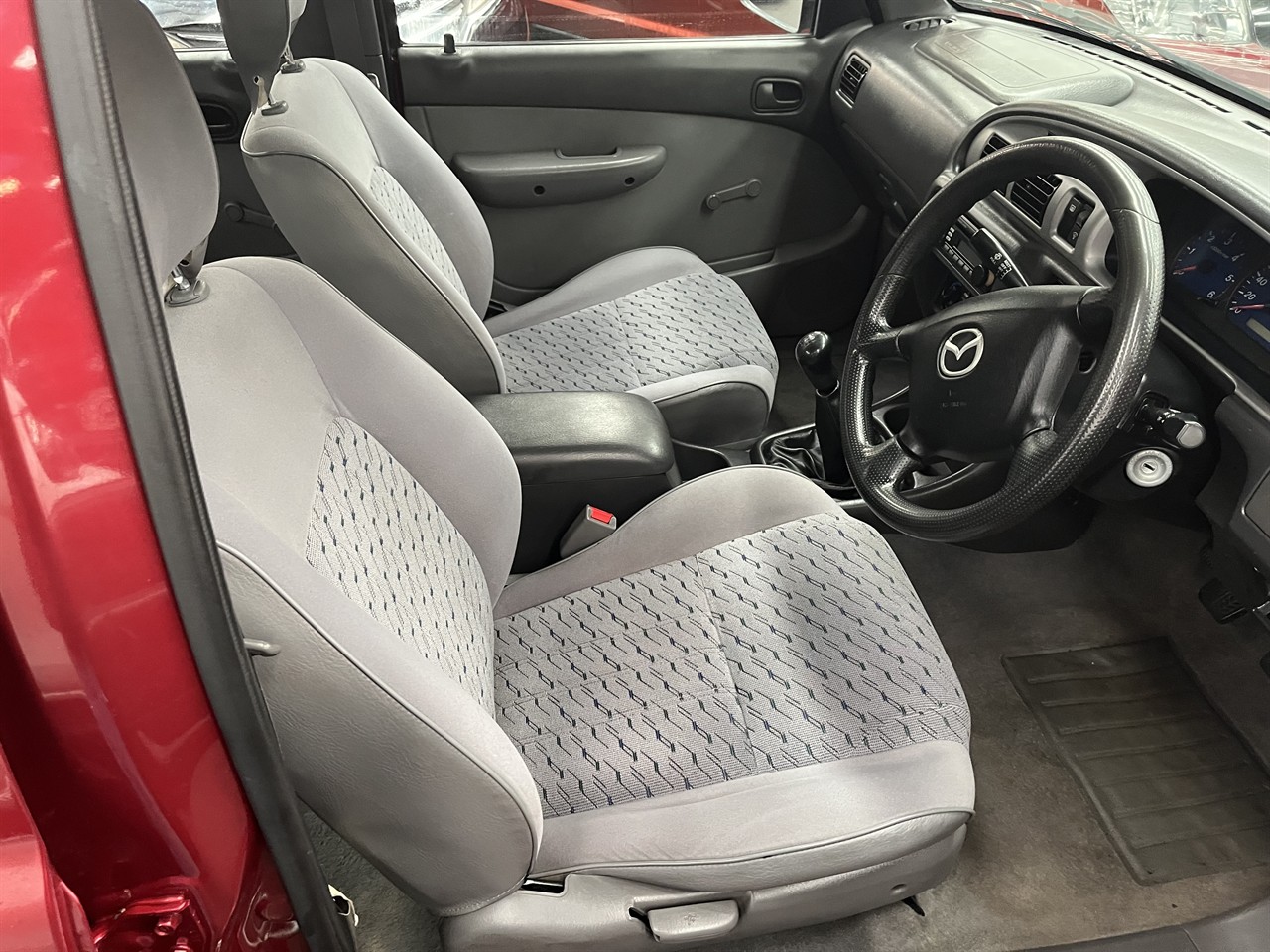 2004 Mazda bounty