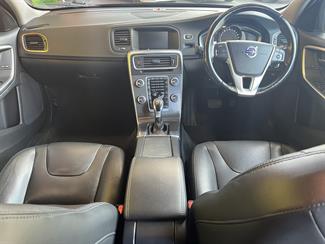 2016 Volvo V60 - Thumbnail