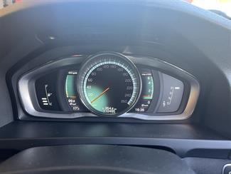 2016 Volvo V60 - Thumbnail