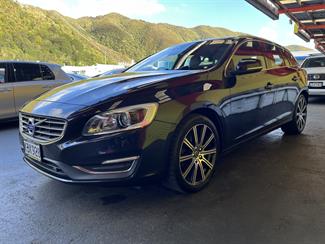 2016 Volvo V60 - Thumbnail