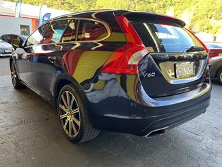 2016 Volvo V60 - Thumbnail