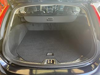 2016 Volvo V60 - Thumbnail