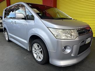 2009 Mitsubishi DELICA - Thumbnail