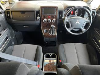 2009 Mitsubishi DELICA - Thumbnail