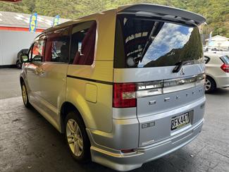 2009 Mitsubishi DELICA - Thumbnail