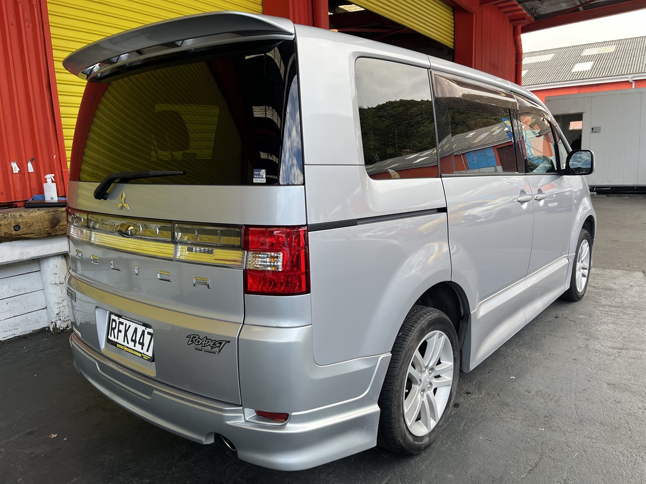 2009 Mitsubishi DELICA