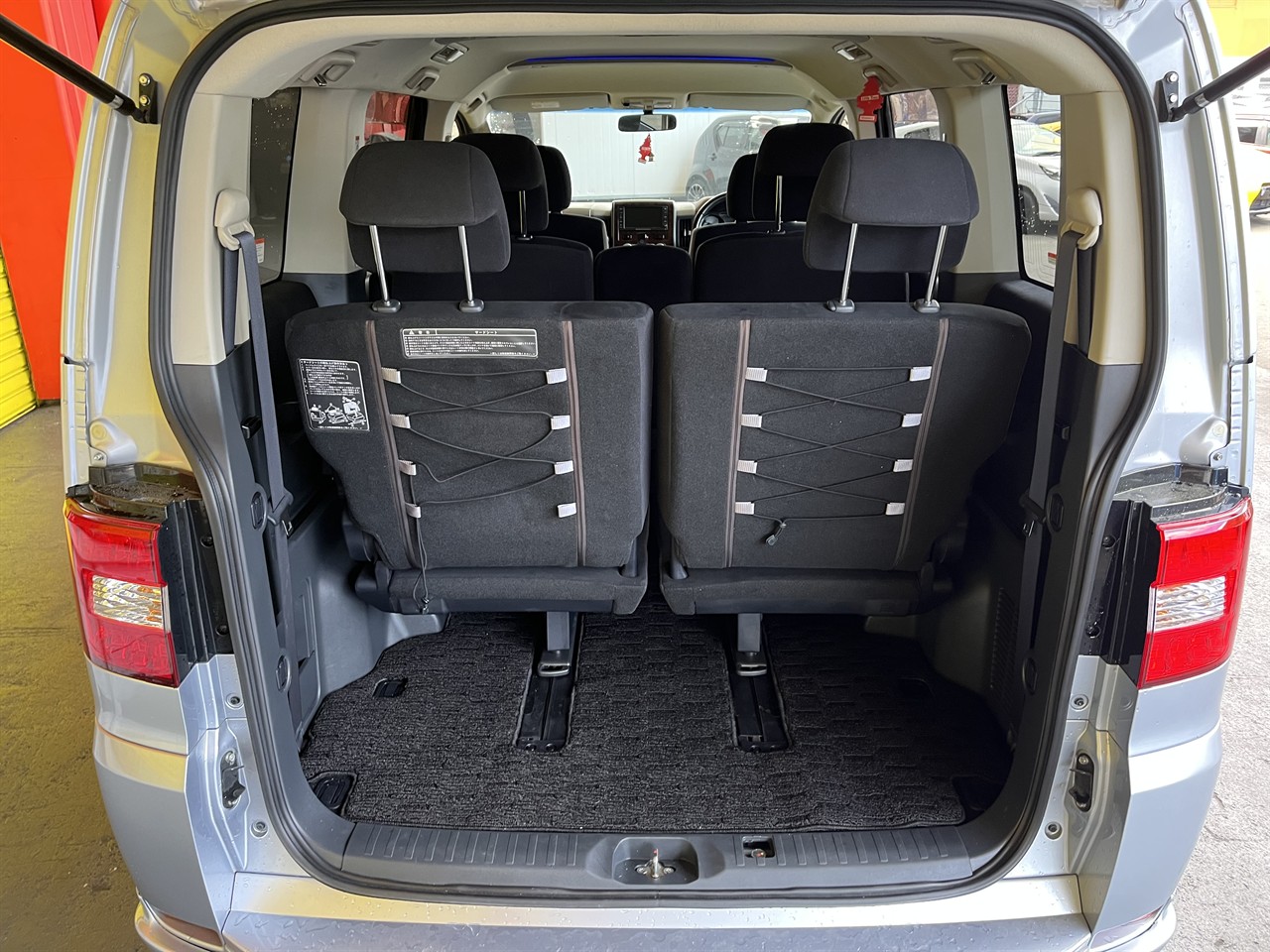 2009 Mitsubishi DELICA