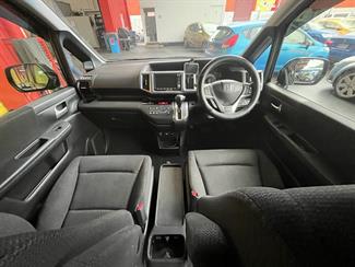 2012 Honda STEPWAGON - Thumbnail