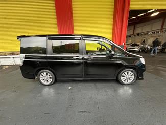 2012 Honda STEPWAGON - Thumbnail