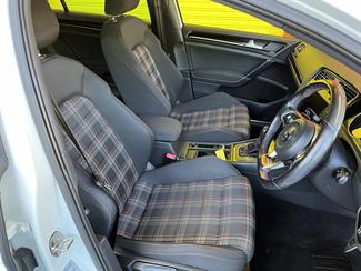 2014 Volkswagen Golf - Thumbnail