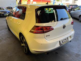 2014 Volkswagen Golf - Thumbnail