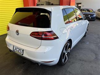 2014 Volkswagen Golf - Thumbnail