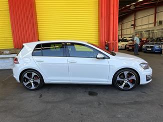2014 Volkswagen Golf - Thumbnail