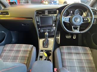2014 Volkswagen Golf - Thumbnail