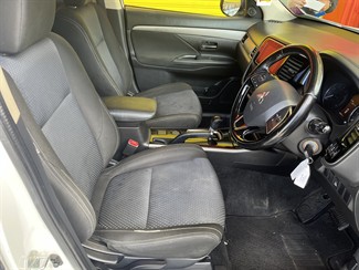 2016 Mitsubishi Outlander - Thumbnail