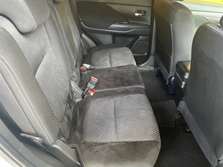 2016 Mitsubishi Outlander - Thumbnail