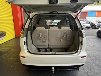 2006 Toyota Estima - Thumbnail