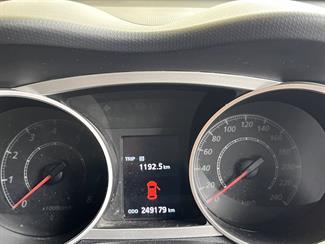 2010 Mitsubishi Outlander - Thumbnail