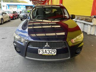 2010 Mitsubishi Outlander - Thumbnail