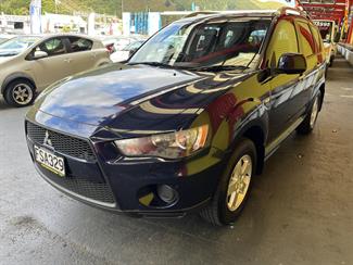 2010 Mitsubishi Outlander - Thumbnail