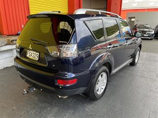 2010 Mitsubishi Outlander - Thumbnail