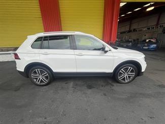 2016 Volkswagen Tiguan - Thumbnail