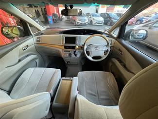 2006 Toyota Estima - Thumbnail