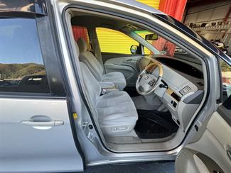 2006 Toyota Estima - Thumbnail