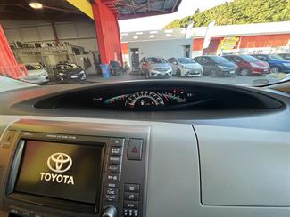 2006 Toyota Estima - Thumbnail