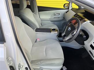 2012 Toyota Prius - Thumbnail
